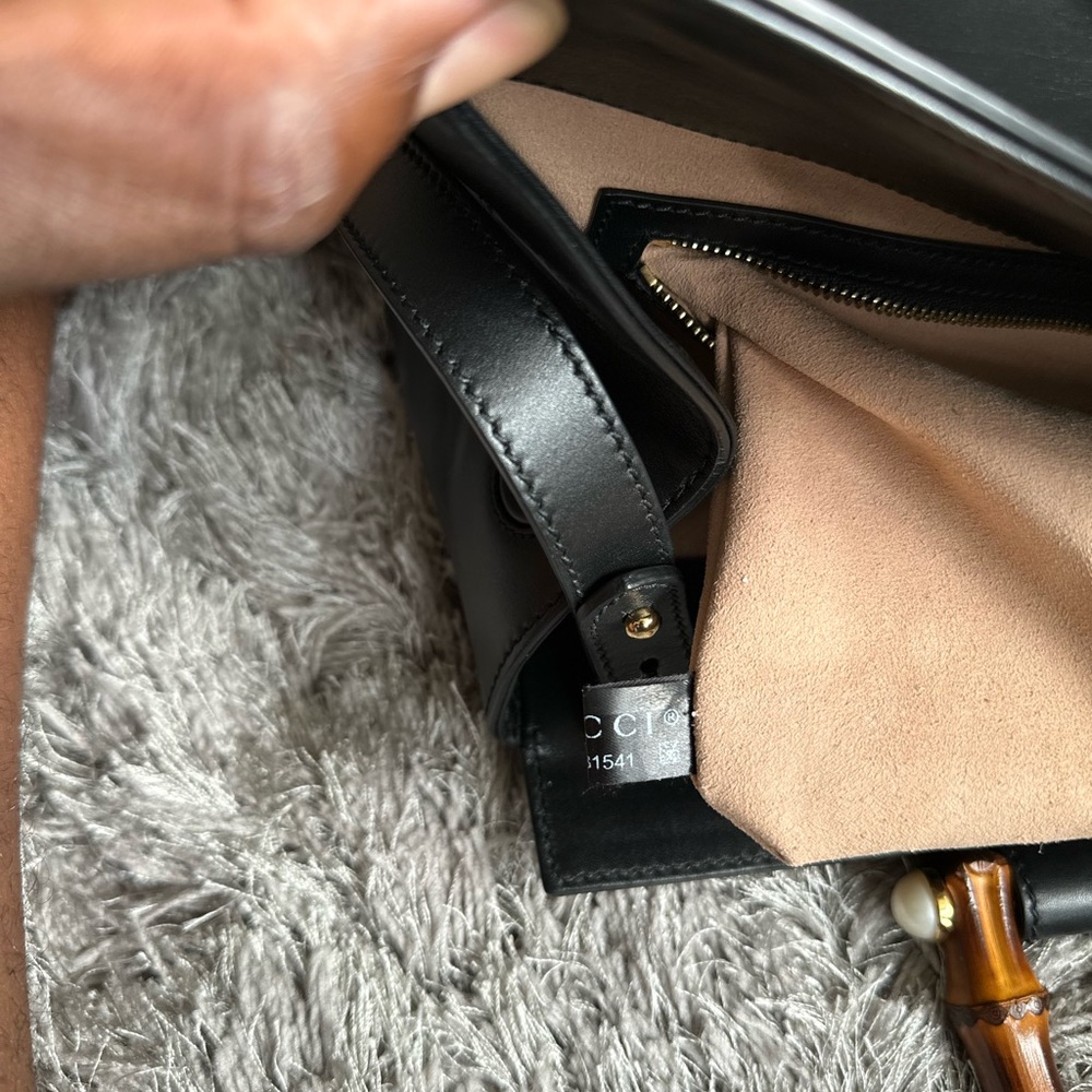GUCCI
Bead Embellished Shoulder Bag